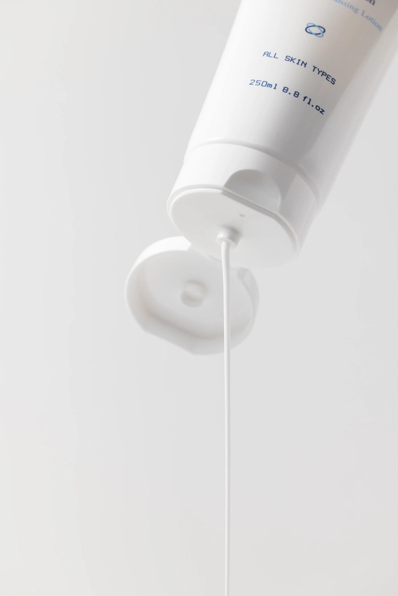product-oc-gentle-cleansing-lotion-studio-04