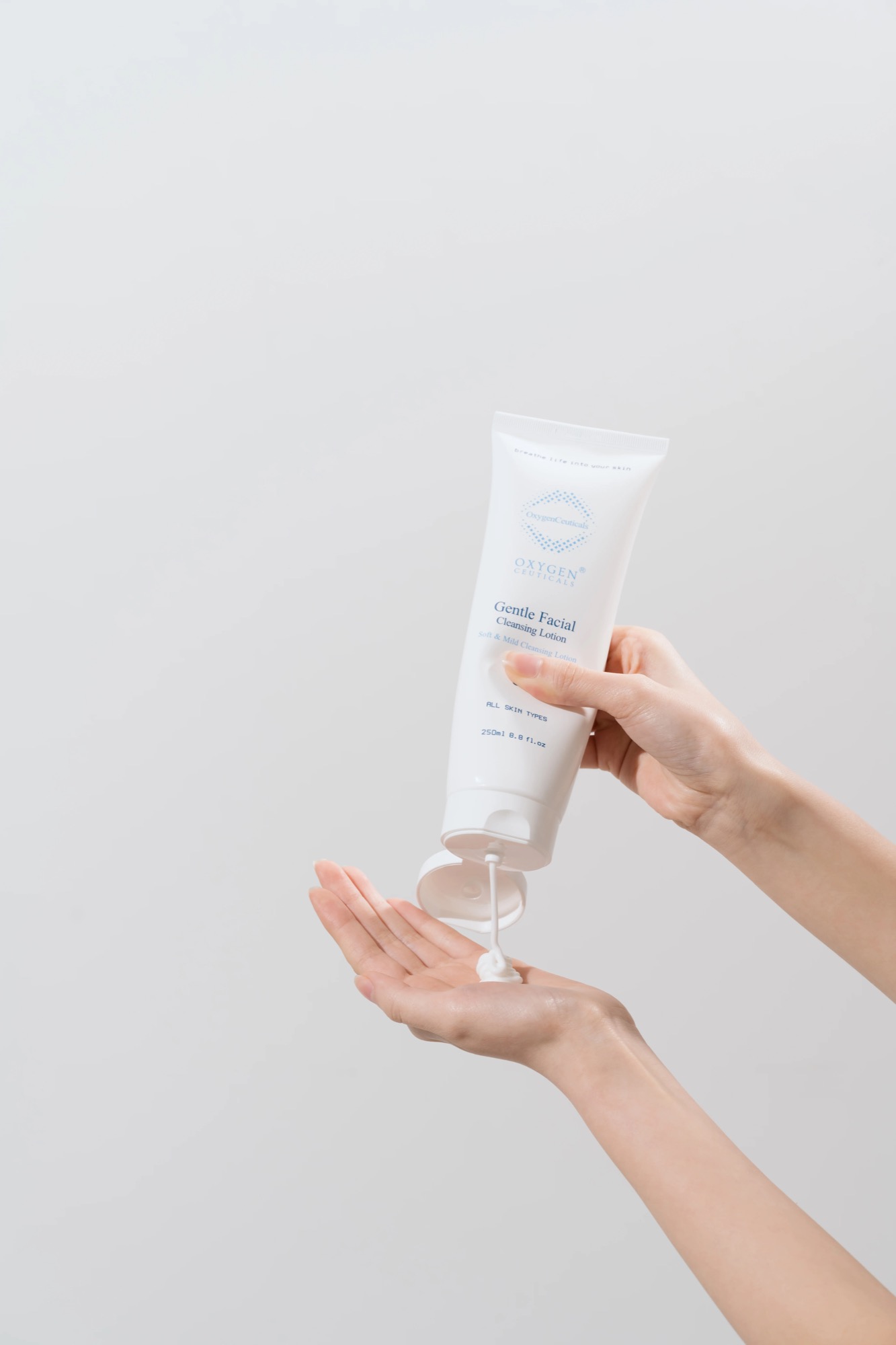 product-oc-gentle-cleansing-lotion-studio-06