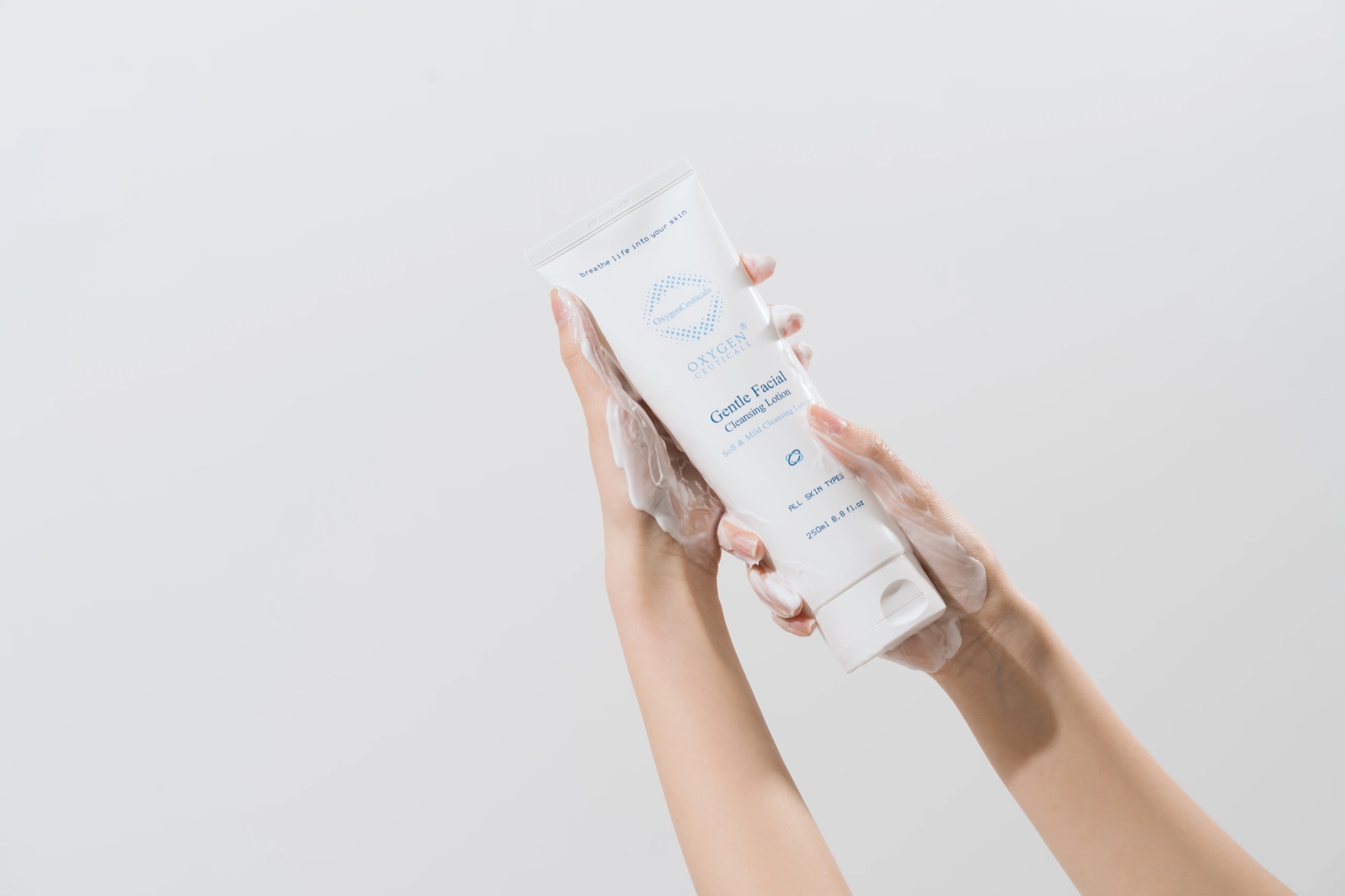 product-oc-gentle-cleansing-lotion-studio-07