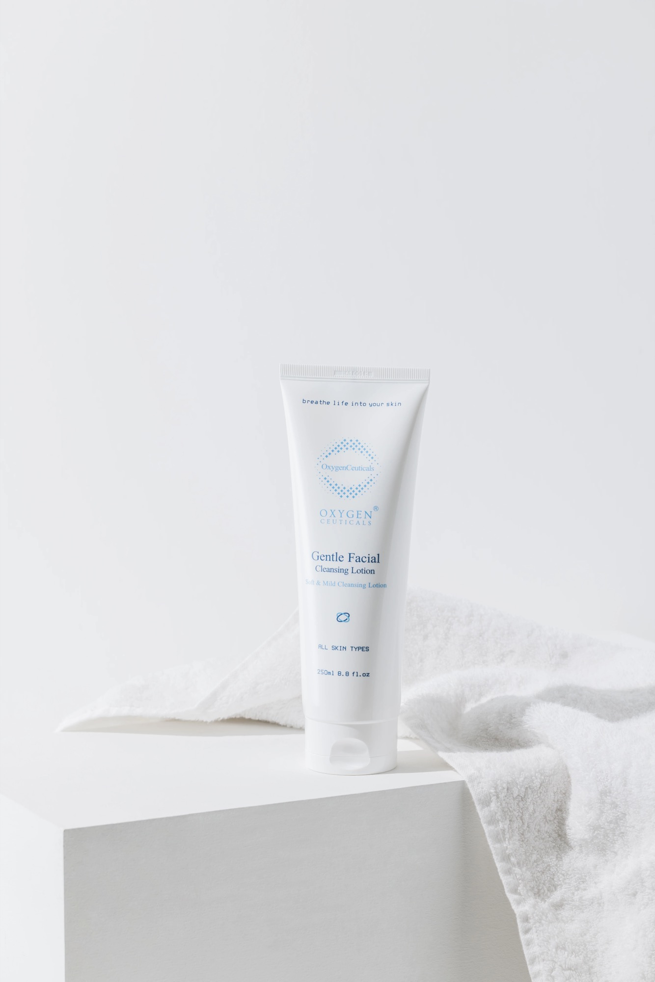 product-oc-gentle-cleansing-lotion-studio-12