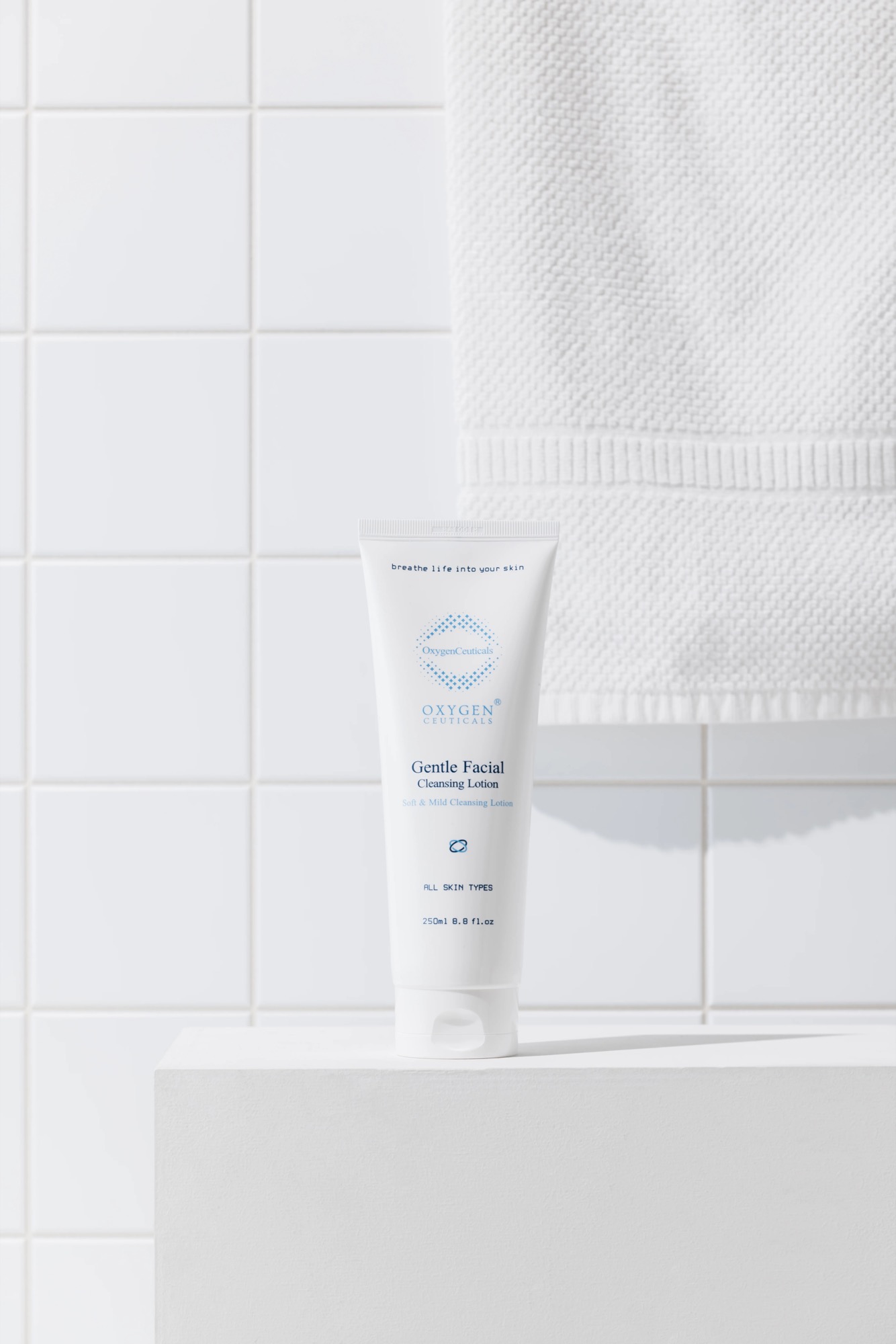 product-oc-gentle-cleansing-lotion-studio-14